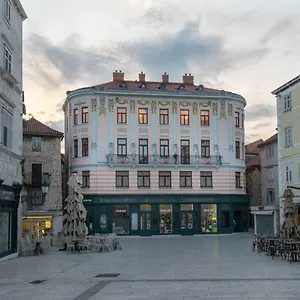 Отель Square Heritage