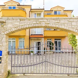 Catalina 3* Медулин